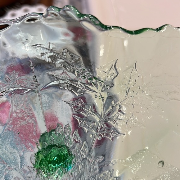 Stag & Holly Green FENTON 10" Round 3-Toed Crimped Uranium Glass Bowl - Picture 4 of 13